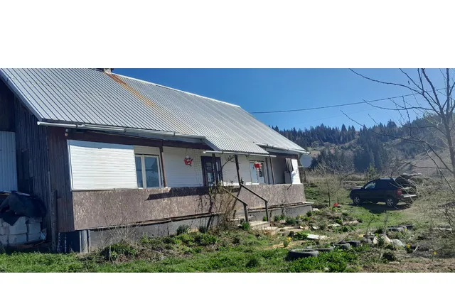Vand casa batraneasca si teren 3892m