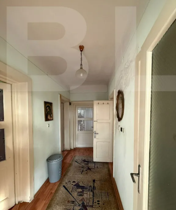 Casa de vanzare cu 3 camere doua bucatarii teren in Simeri
