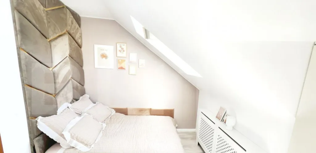 Apartament etaj 2 Strada Poienii