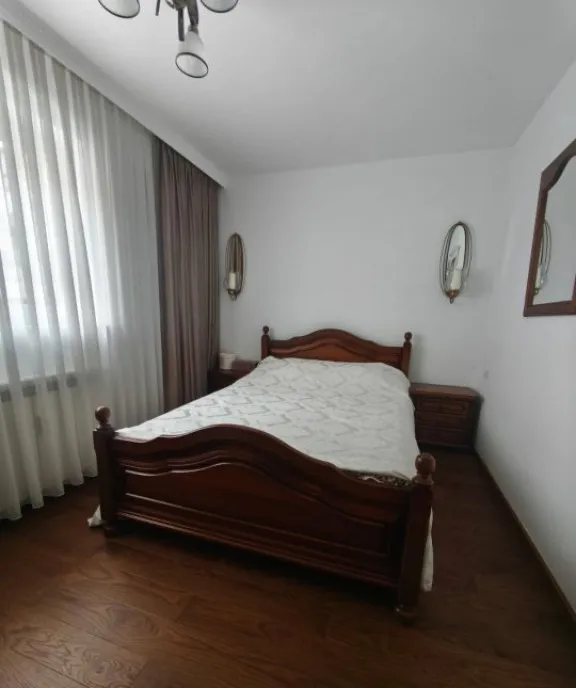 Apartament 3 camere 64mp parter zona Penny Radauti