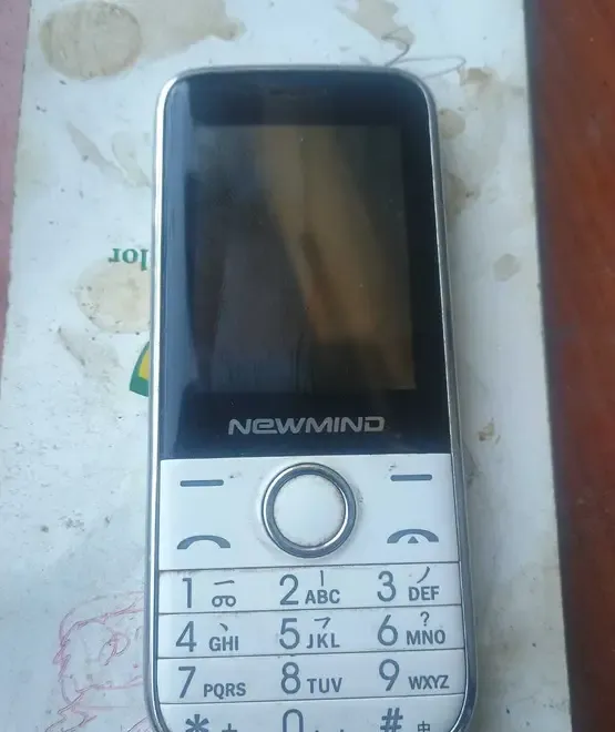 Vand telefon newmind in stare perfecta