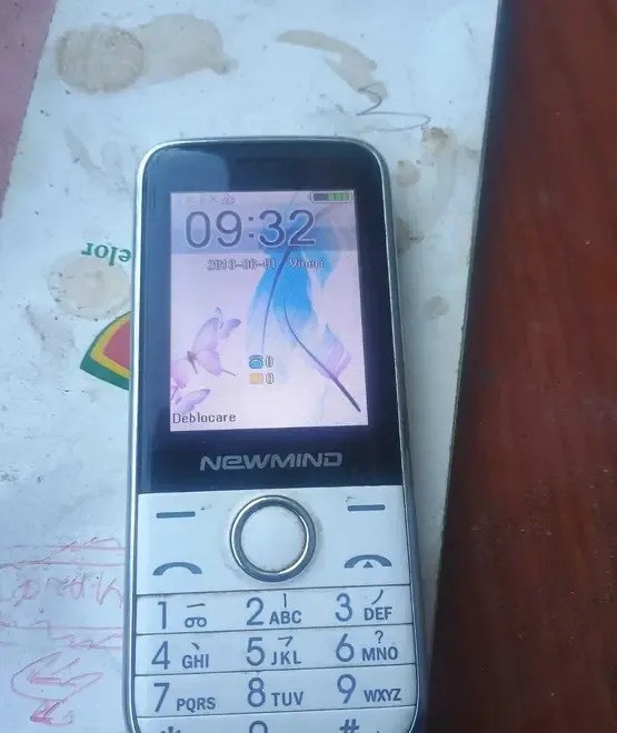 Vand telefon newmind in stare perfecta