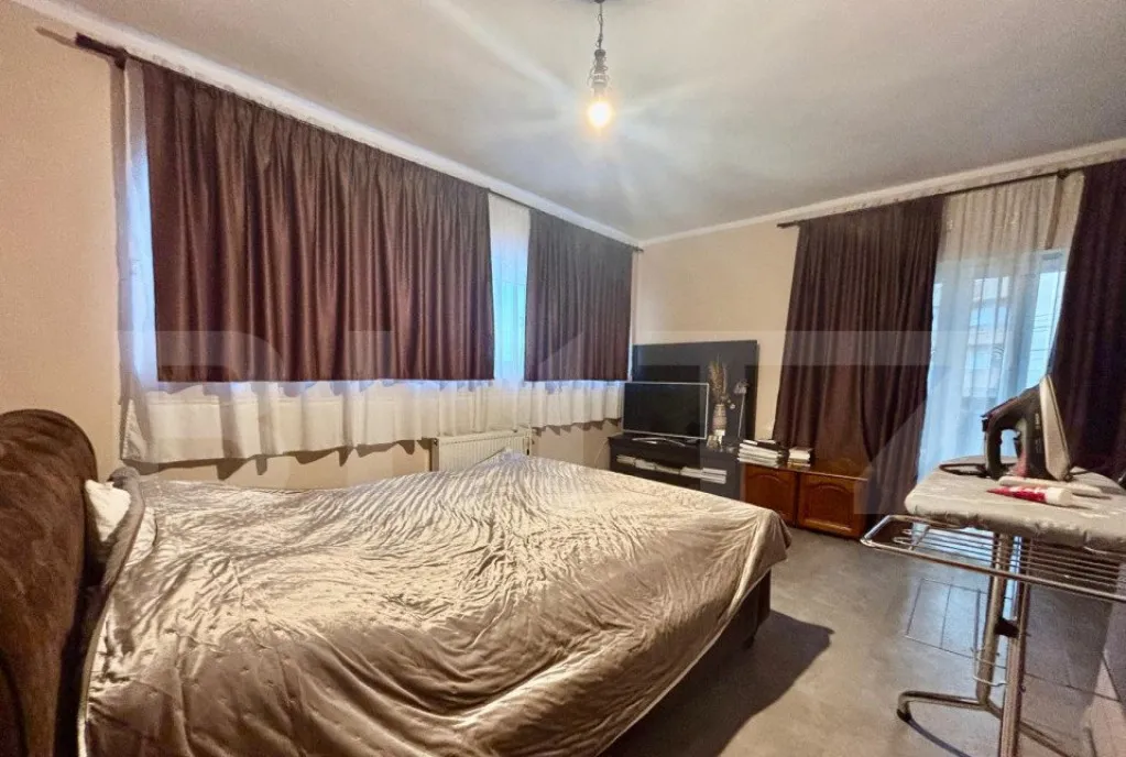 Apartament cu 3 camere 73 mp etaj 1 parcare zona Constan