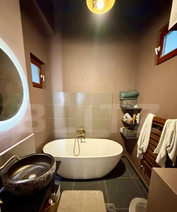 Apartament 2 camere 71 mp tavan inalt 3 30 m garaj Centr