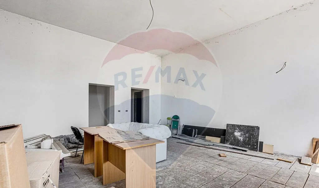Apartament ultracentral 62 mp cu 2 ferestre spre bulevard