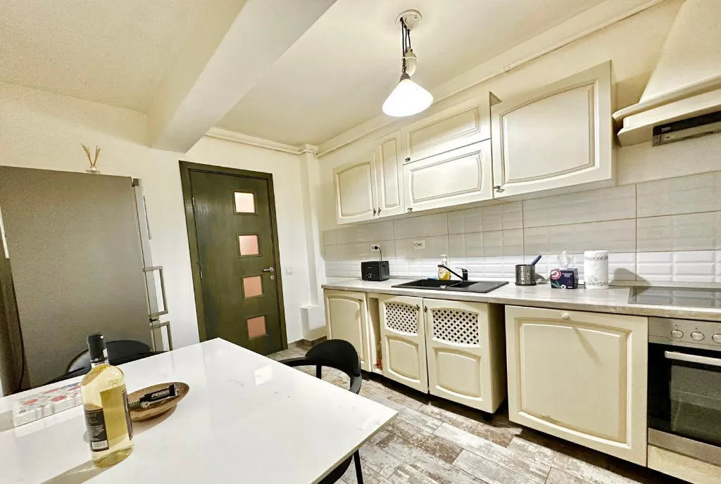 Apartament 3 camere zona astra zona Pietei