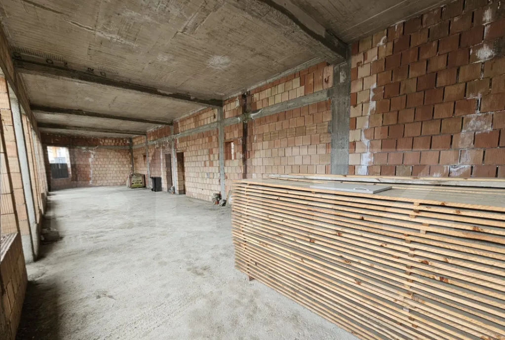 Spatiu Comercial cu Proiect Mixt Comercial Rezidential