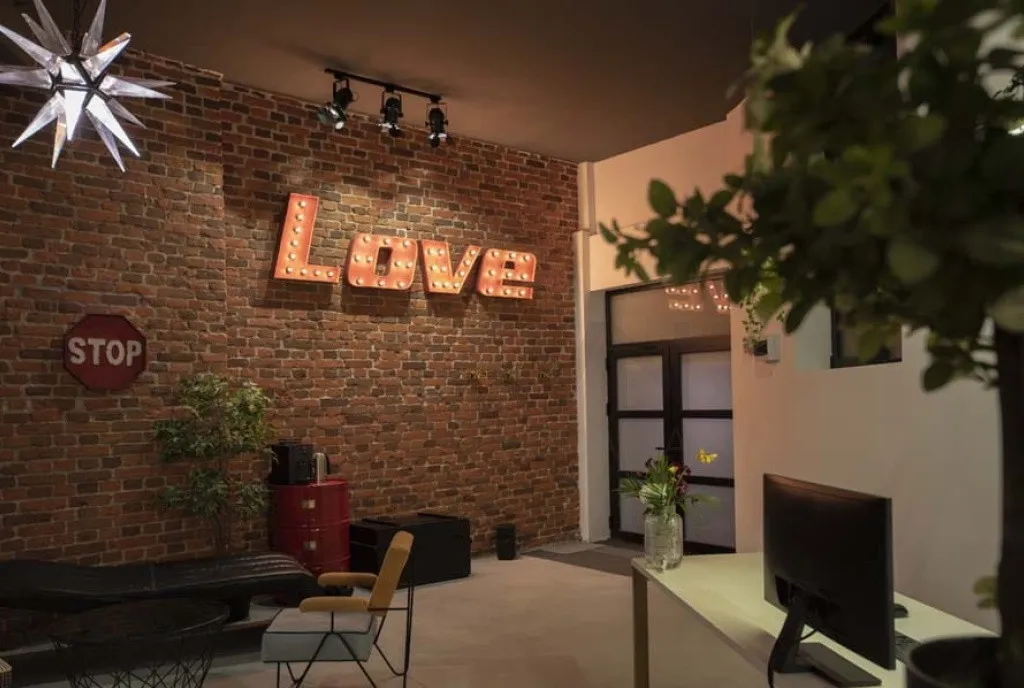 Studio 96 mp l Armeneasca l Imobil Boutique