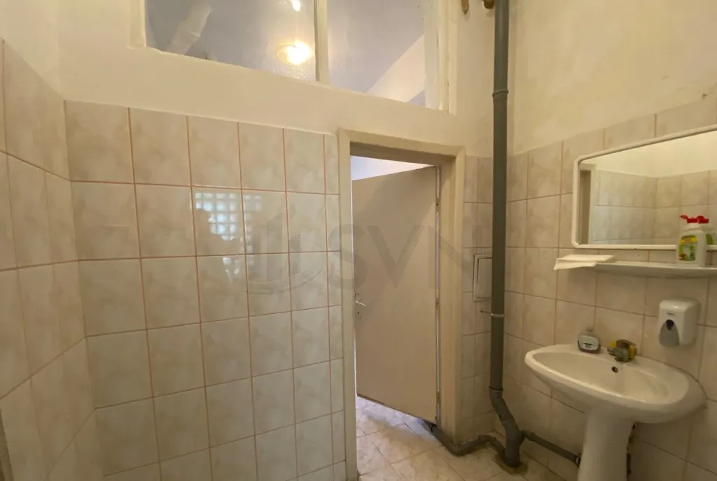 Cladire de birouri Armeneasca de vanzare