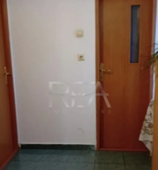 3 camere 2/8 bloc 1979 70mp Gorjului
