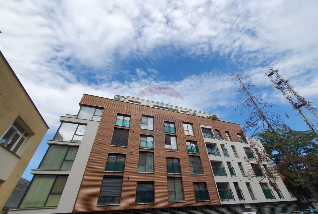 Apartament spatios de vanzare in Palatul Neuman ultracen