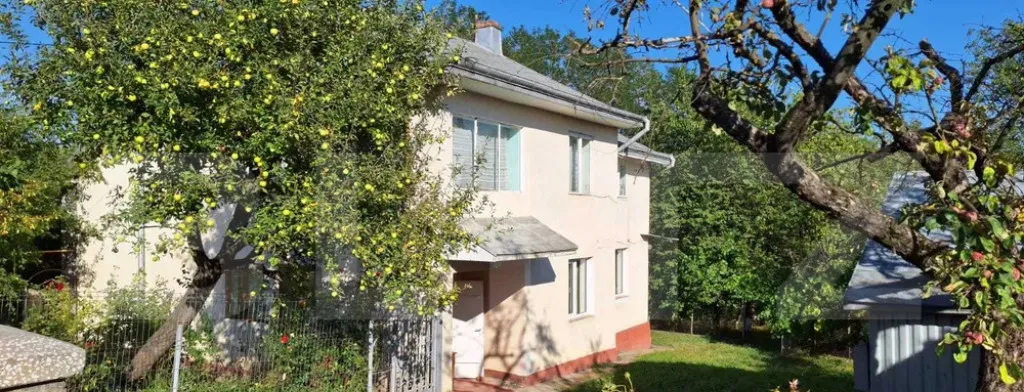 Casa cu etaj 160 mp utili 1352 mp teren zona Burdujeni
