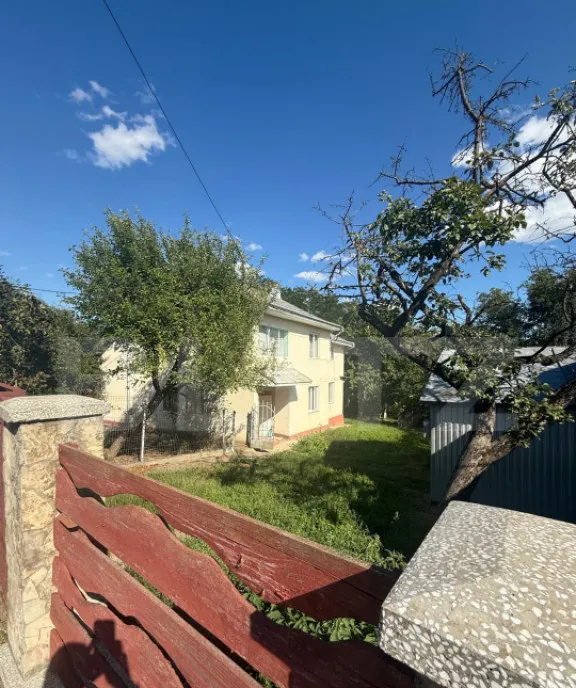 Casa cu etaj 160 mp utili 1352 mp teren zona Burdujeni