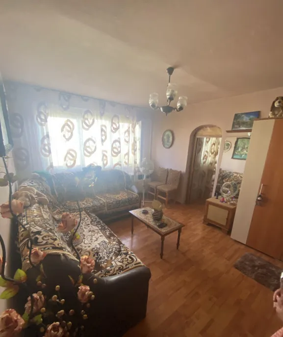 Proprietar vand apartament 2 camere etaj 2 Filiasi Dolj Sud Vest