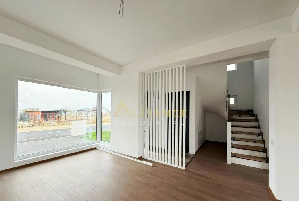 Casa P M 4 camere Pompa de Caldura Panouri S