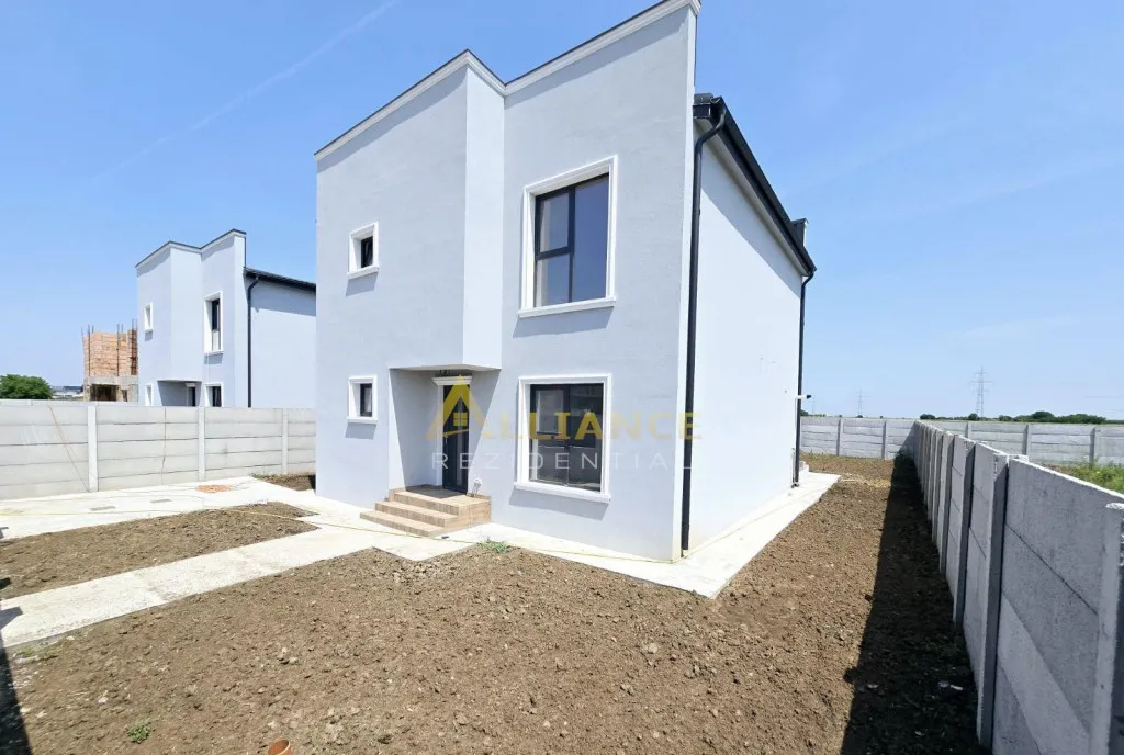 Casa P M 4 camere Pompa de Caldura Panouri S