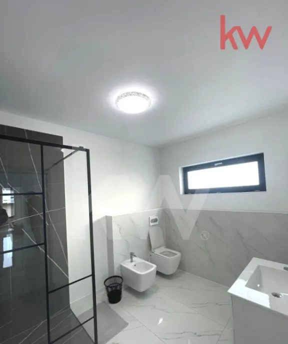 Casa spatioasa luminoasa si confortabila