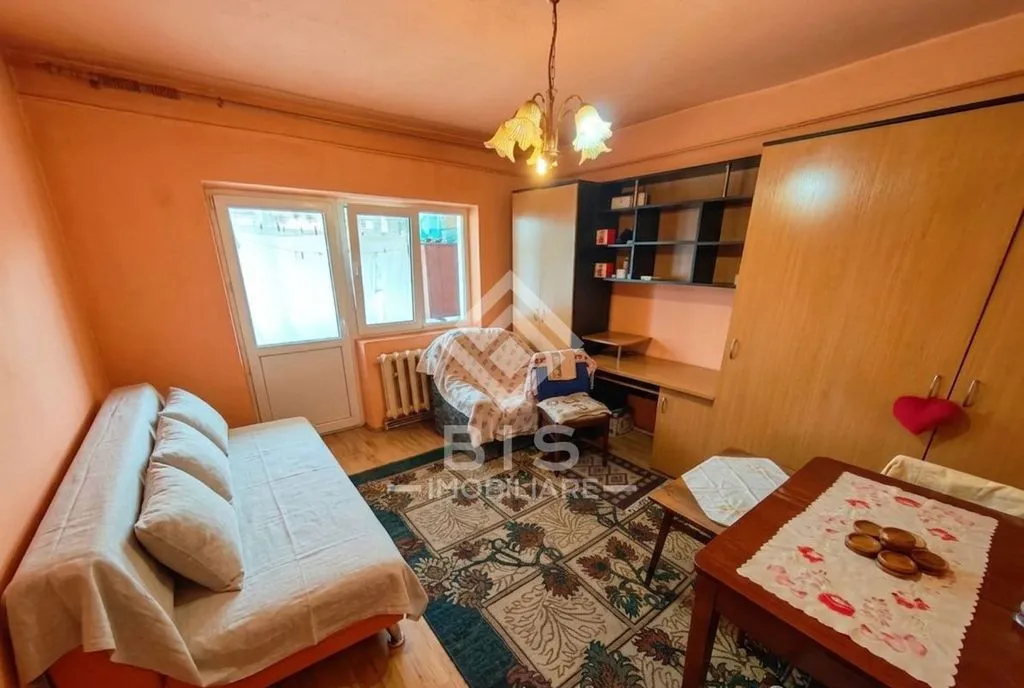 Garsoniera luminoasa sud etaj 4 Str Sergent Maj