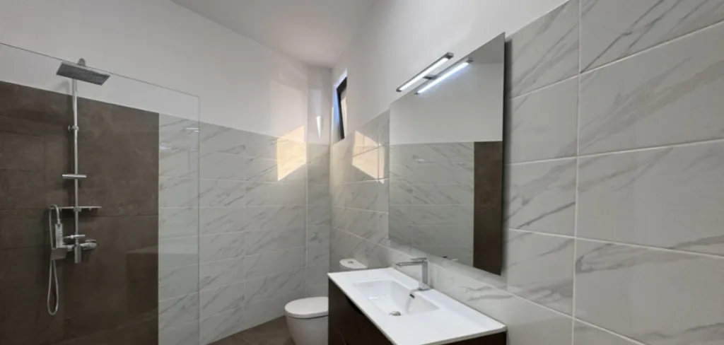Casa P E 400 mp teren zona Garlesti