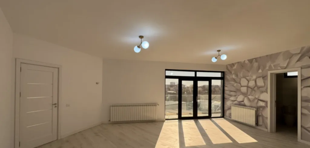 Casa P E 400 mp teren zona Garlesti