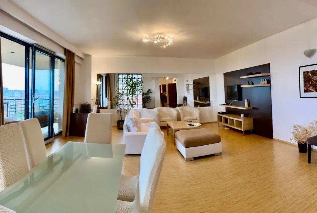 Apartament 3 camere I Parcare I Metrou I Central Park