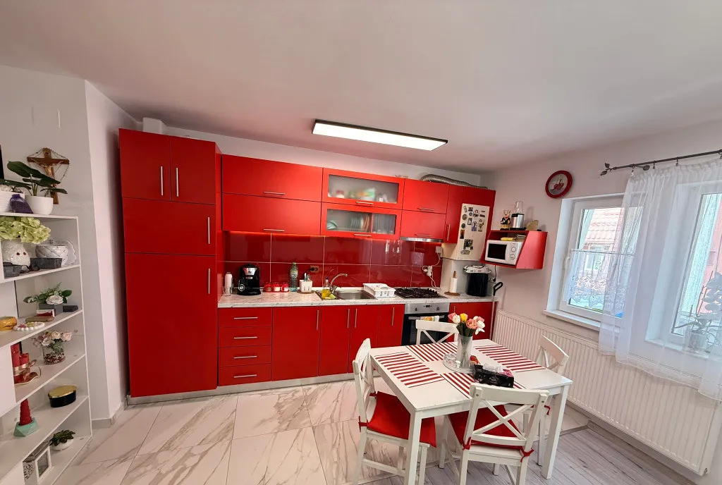 Apartament 2 camere semidecomandat zona Eroilor