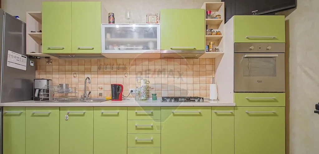 3 camere tip casa parcare proprie pod si magazie Str