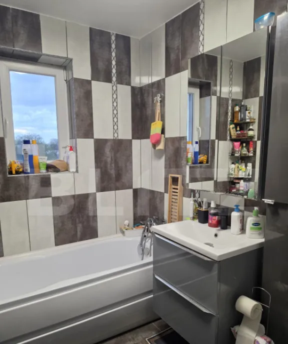 Apartament 3 camere 66 mp etaj intermediar mobilat si uti