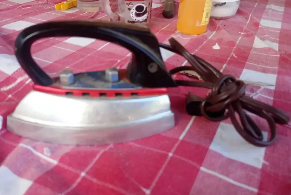 Mini fier de calcat functional