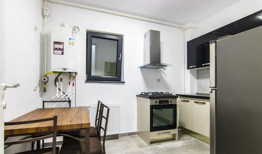 2 Camere bucatarie inchisa balcon mobilat/utilat 5 mi