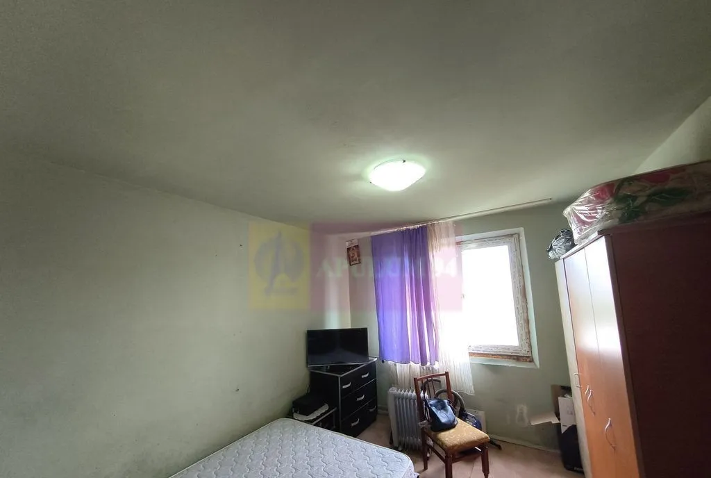 Apartament 3 camere construit 1986 Pret Foarte Bun Colen