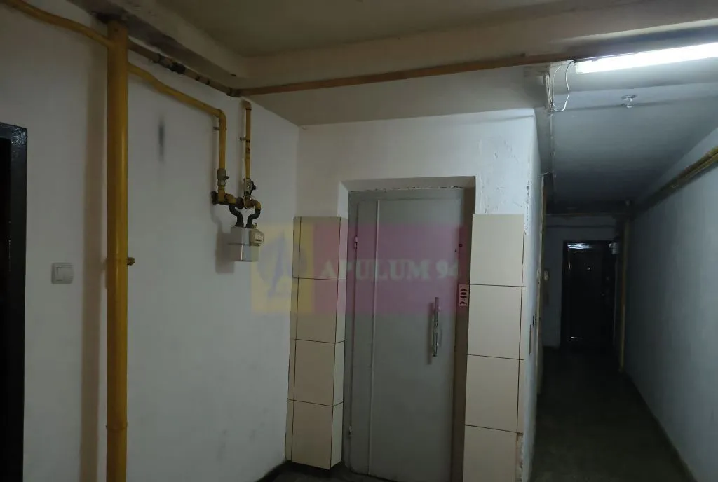 Apartament 3 camere construit 1986 Pret Foarte Bun Colen