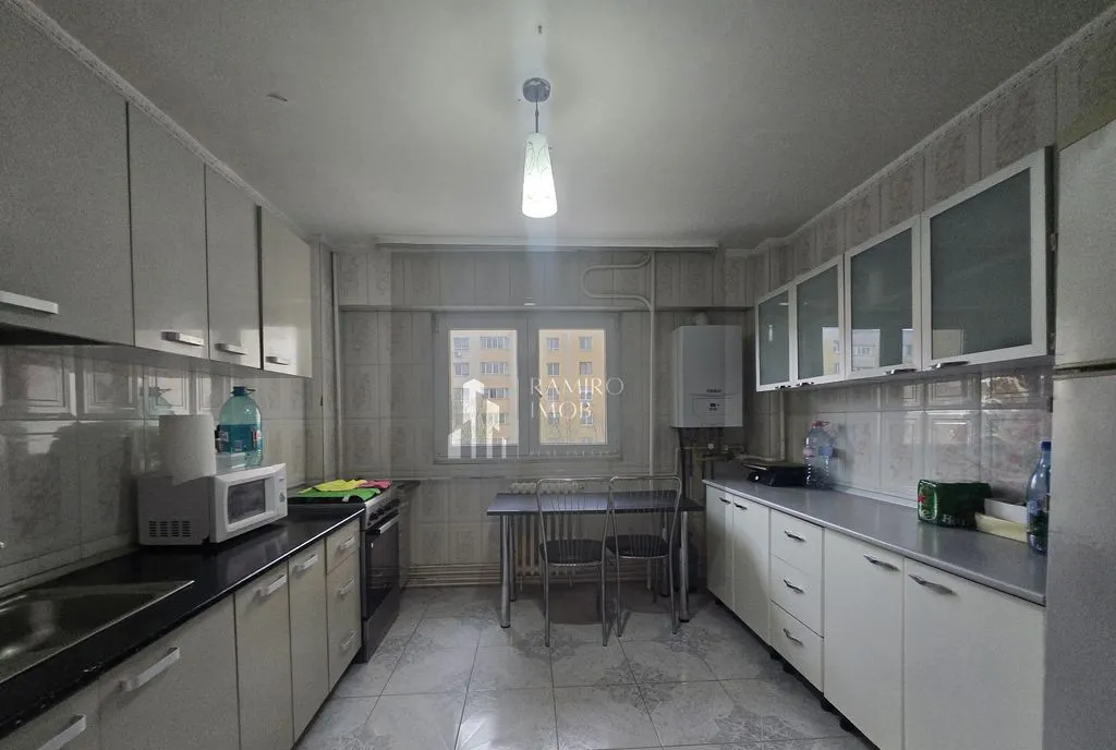 Apartament 104mp utili 2bai centrala an 1985 Bd Chisin