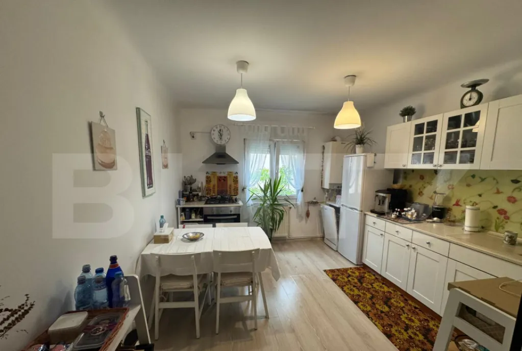Apartament de 4 camere 80 mp decomandat Cartier 1 Mai