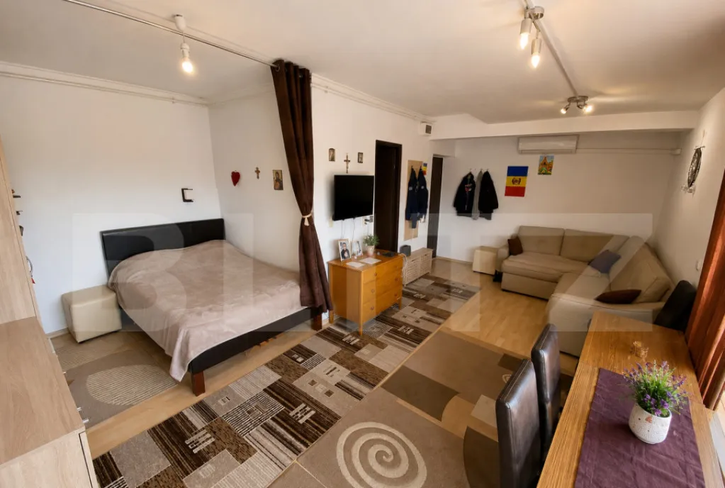 Apartament de vanzare 40 mp lift terasa parcare zona Pe