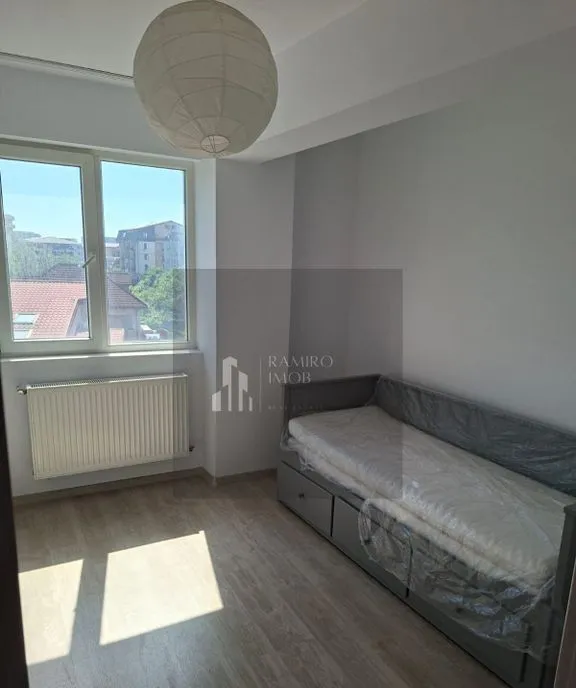 Apartament 3 camere decomandat zona Titan