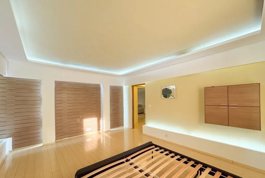 Apartament mare si spatios cu centrala proprie Unirii Ner