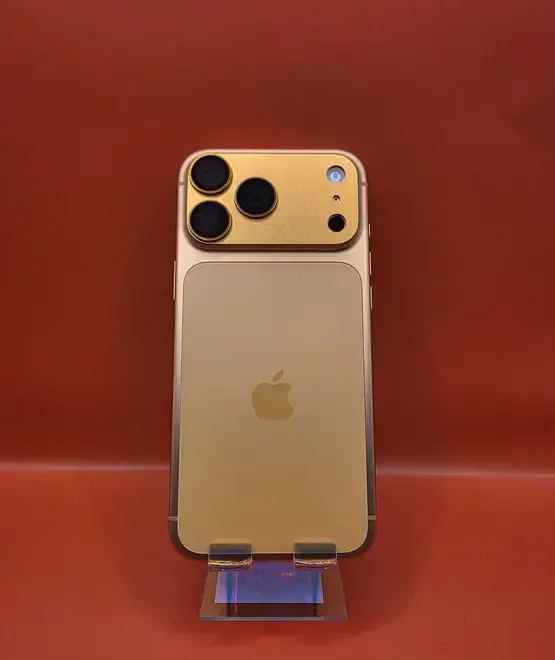 iPhone 17 Pro Max Cosmic Orange