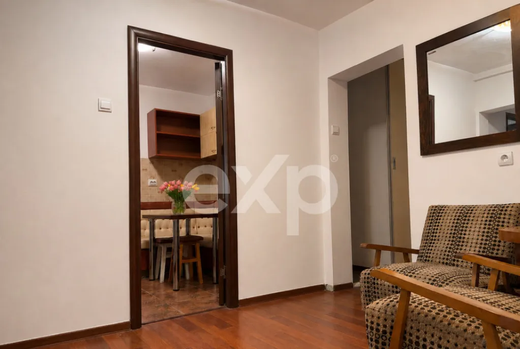 Apartament cu 3 camere decomandat de vanzare etaj 1 Zona C