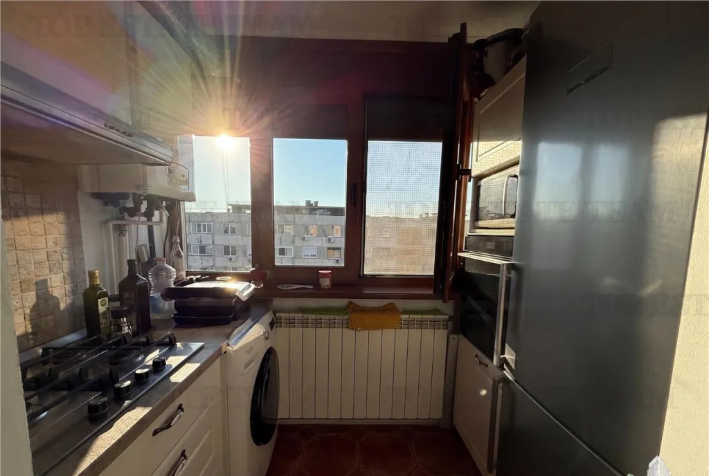 Apartament 3 camere decomandat 2 bai 2 lifturi 6 min M