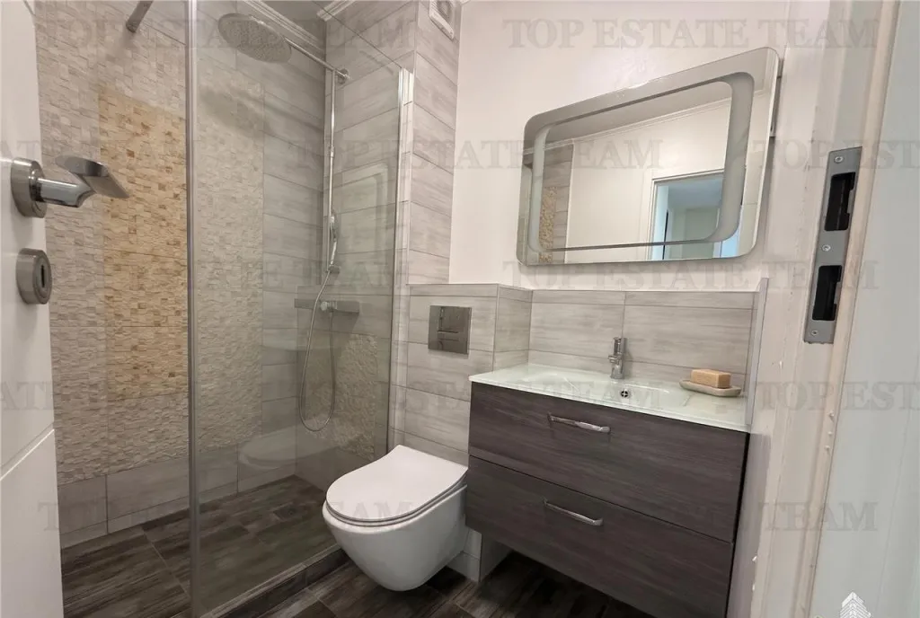 Apartament 3 camere decomandat 2 bai 2 lifturi 6 min M
