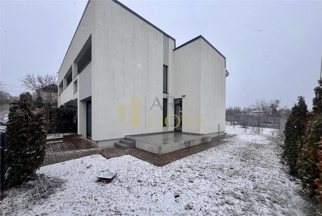 Casa 4 camere plus garaj in Paulesti zona cu priveliste l