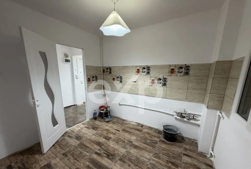 3 camere 68 mp 8 min metrou Titan bloc reabilitat parc 3 min