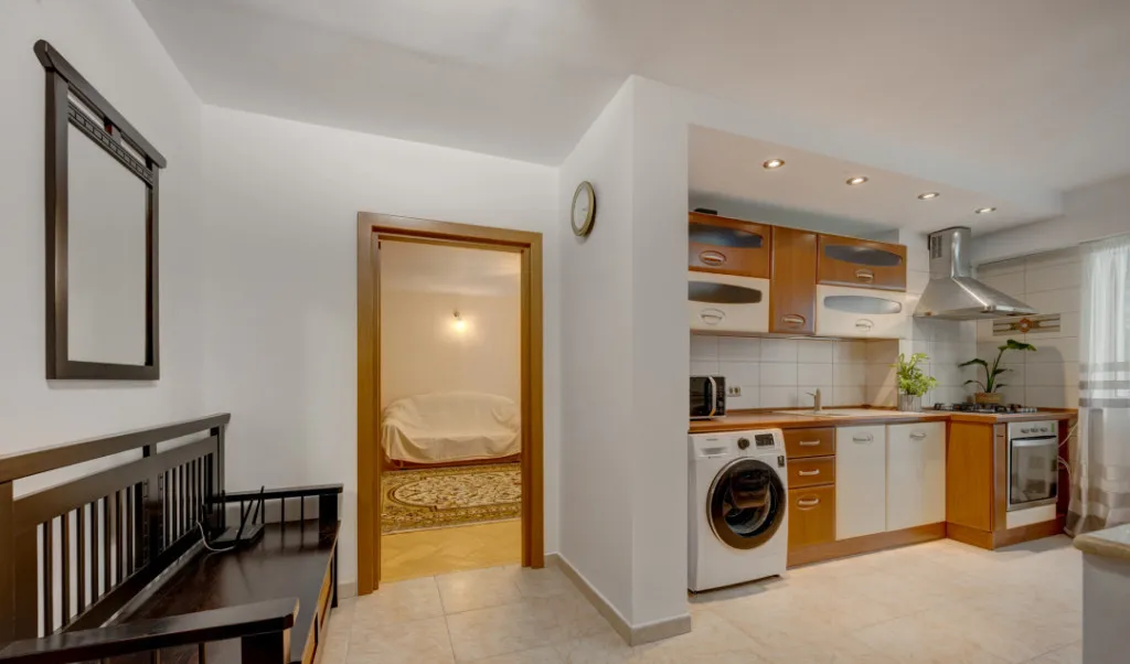 Apartament decomandat bloc 1996 Calea Calarasilor Comi
