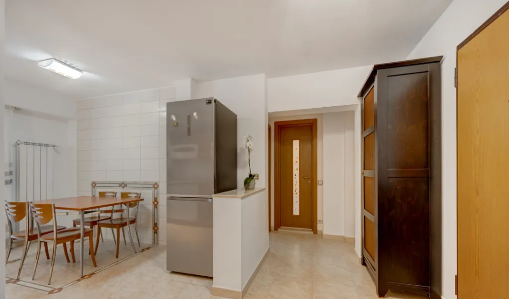 Apartament decomandat bloc 1996 Calea Calarasilor Comi
