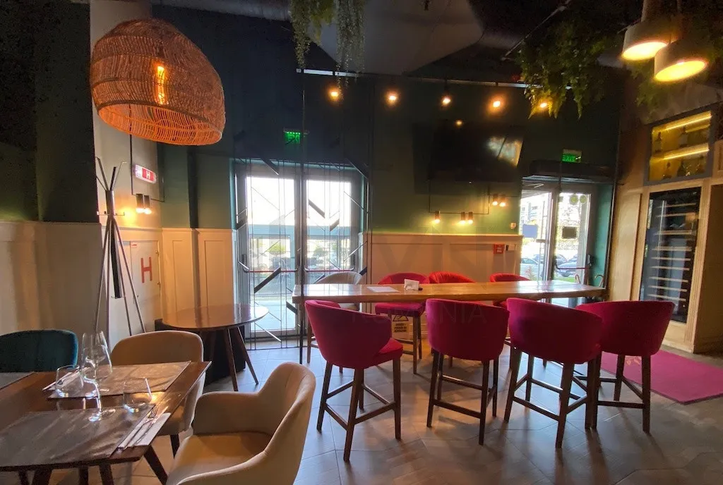 Investie spatiu comercial restaurant amenajat