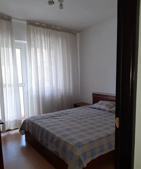 3 camere in zona Complexului Studentesc