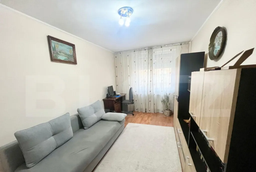 Apartament de vanzare zona Velenta