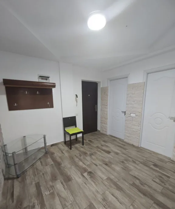 Apartament spatios 2 camere etaj 1 terasa generoasa si ba