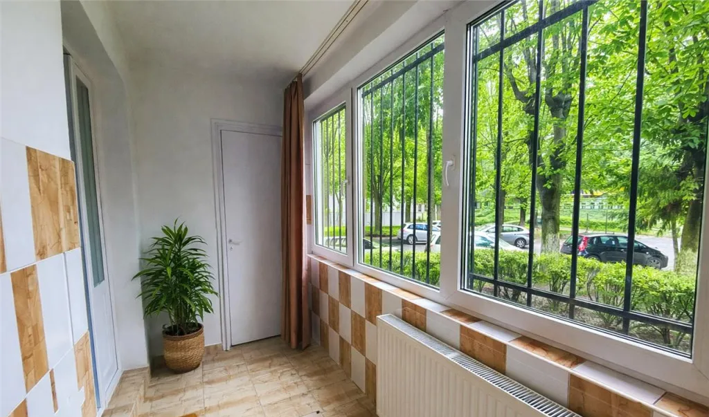 Decomandat ergonomic insorit mobilat utilat balcon Mur